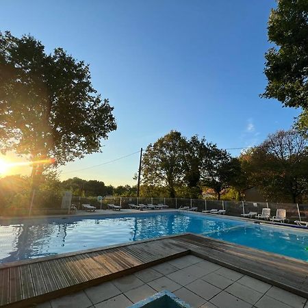 Emplacement Tente Camping Car Saint-Aubin-de-Nabirat Buitenkant foto
