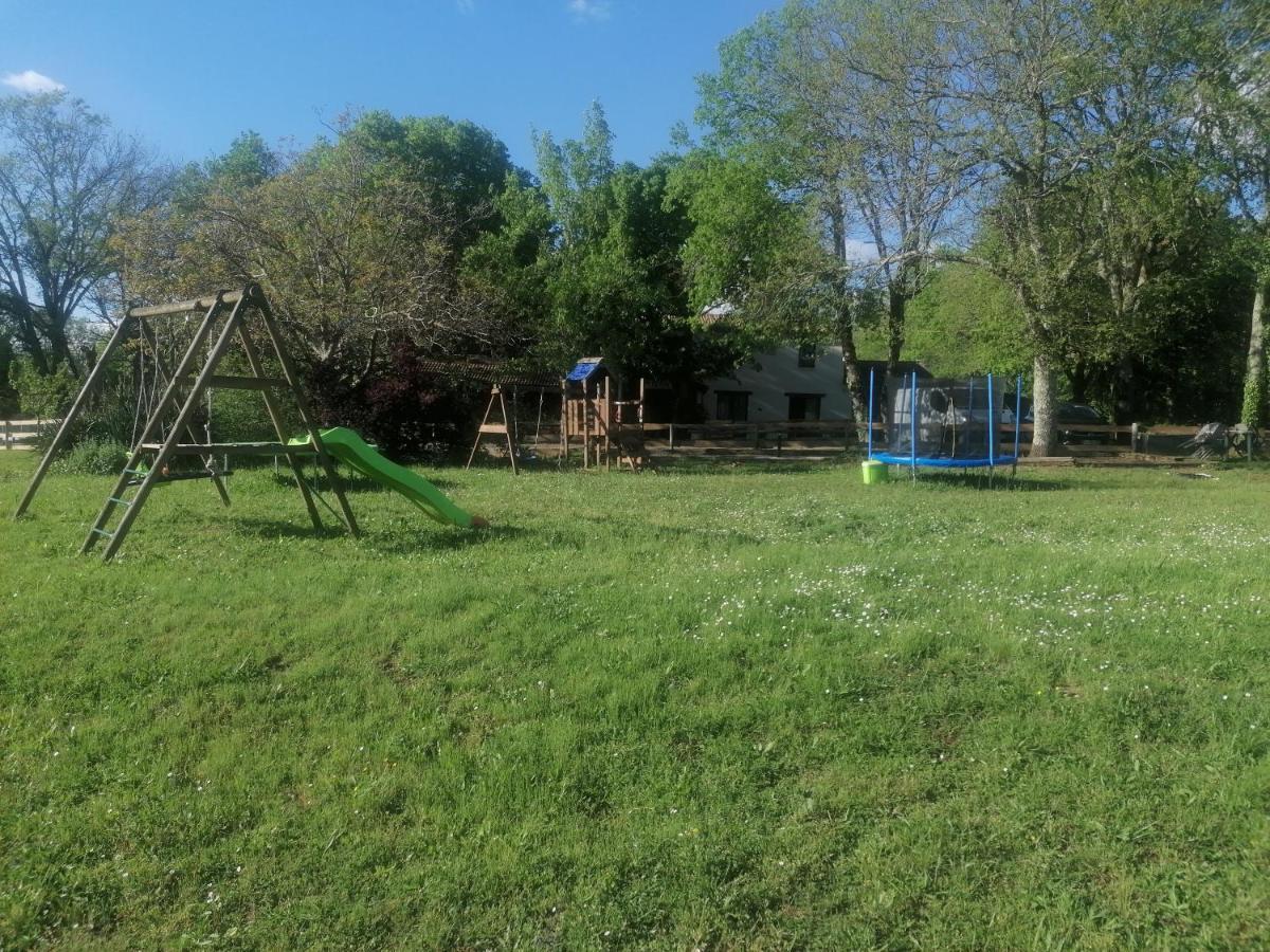 Emplacement Tente Camping Car Saint-Aubin-de-Nabirat Buitenkant foto